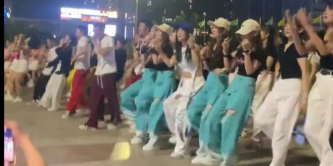 医生声称印度女性在分享中国视频时不参加公共舞蹈，遭到猛烈抨击流行趋势